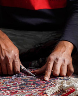 رفو گری قالی در قالیشویی شمال تهران